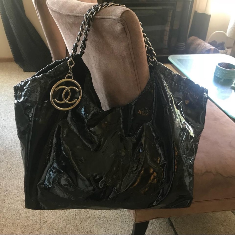 Chanel coco cabas XL black tote/shoulder bag vinyl/patent retail 2.6k RARE